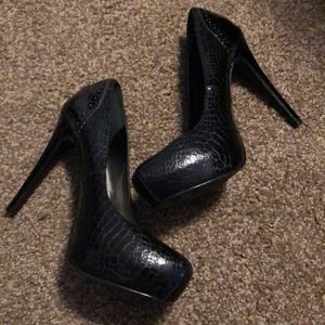 Kardashian Kollection Snake skin print heels